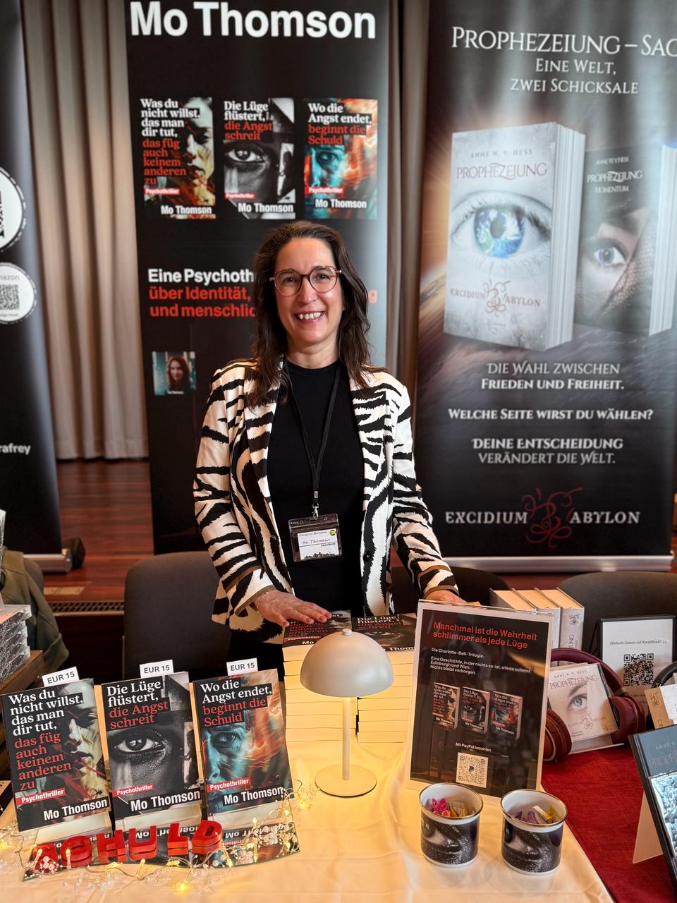 Mo Thomson an ihrem Stand auf der Stuttgarter Buchmesse 2026